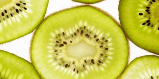 Comer kiwi antes de dormir